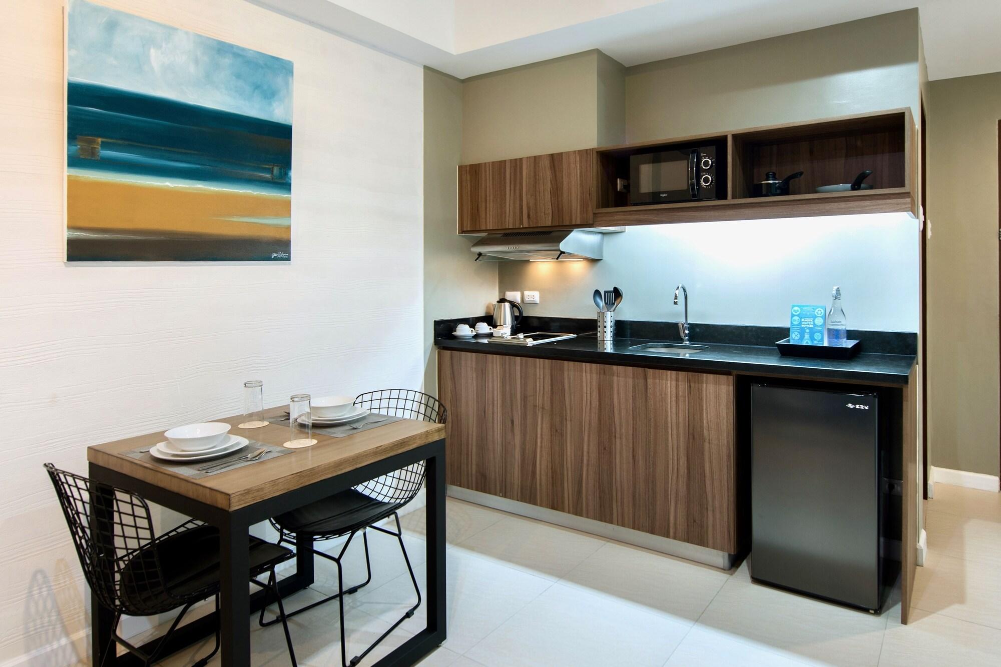 The Sphere Serviced Residences Managed By Hii Makati City Bagian luar foto