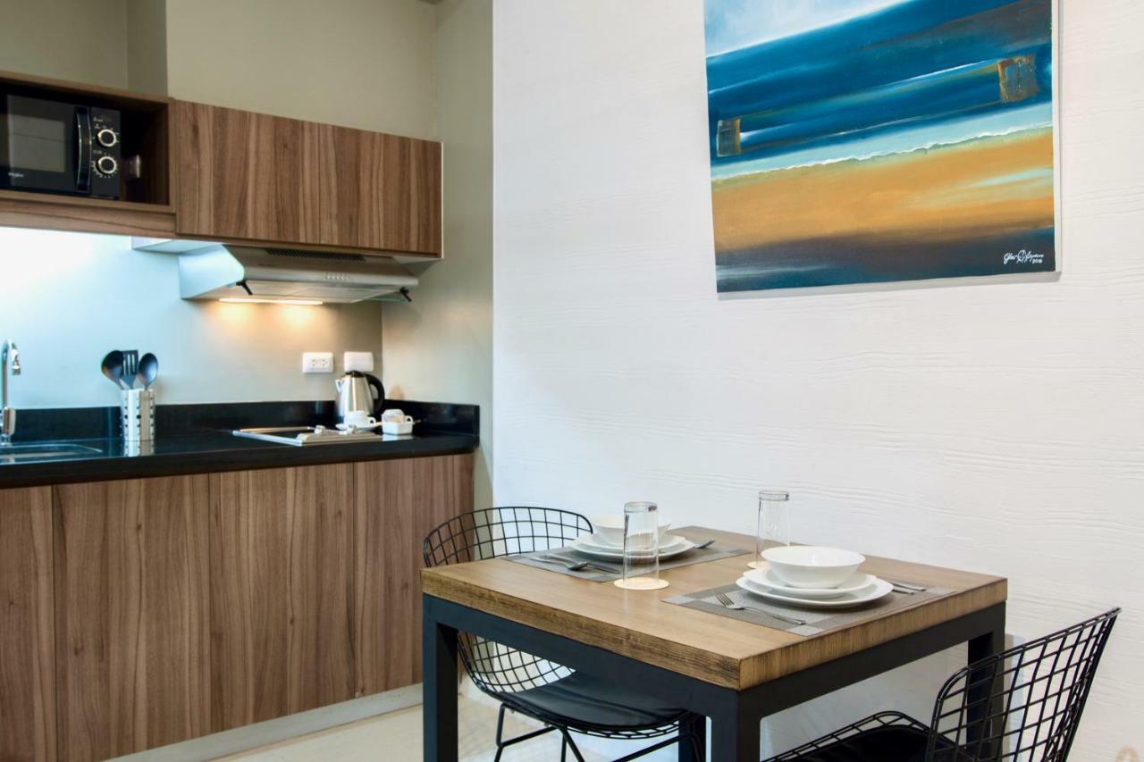 The Sphere Serviced Residences Managed By Hii Makati City Bagian luar foto