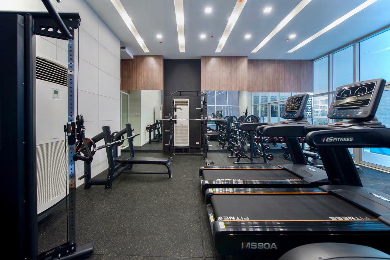The Sphere Serviced Residences Managed By Hii Makati City Bagian luar foto