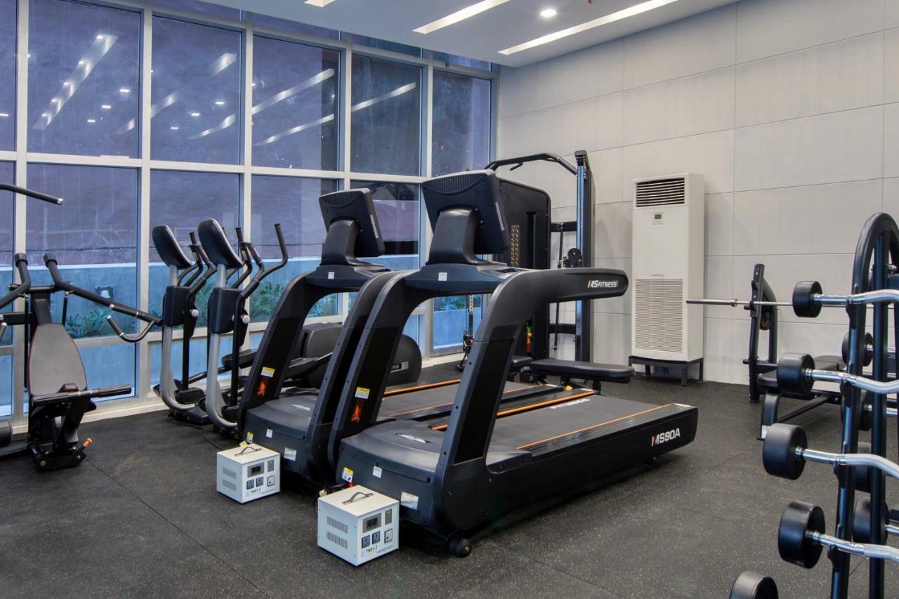 The Sphere Serviced Residences Managed By Hii Makati City Bagian luar foto