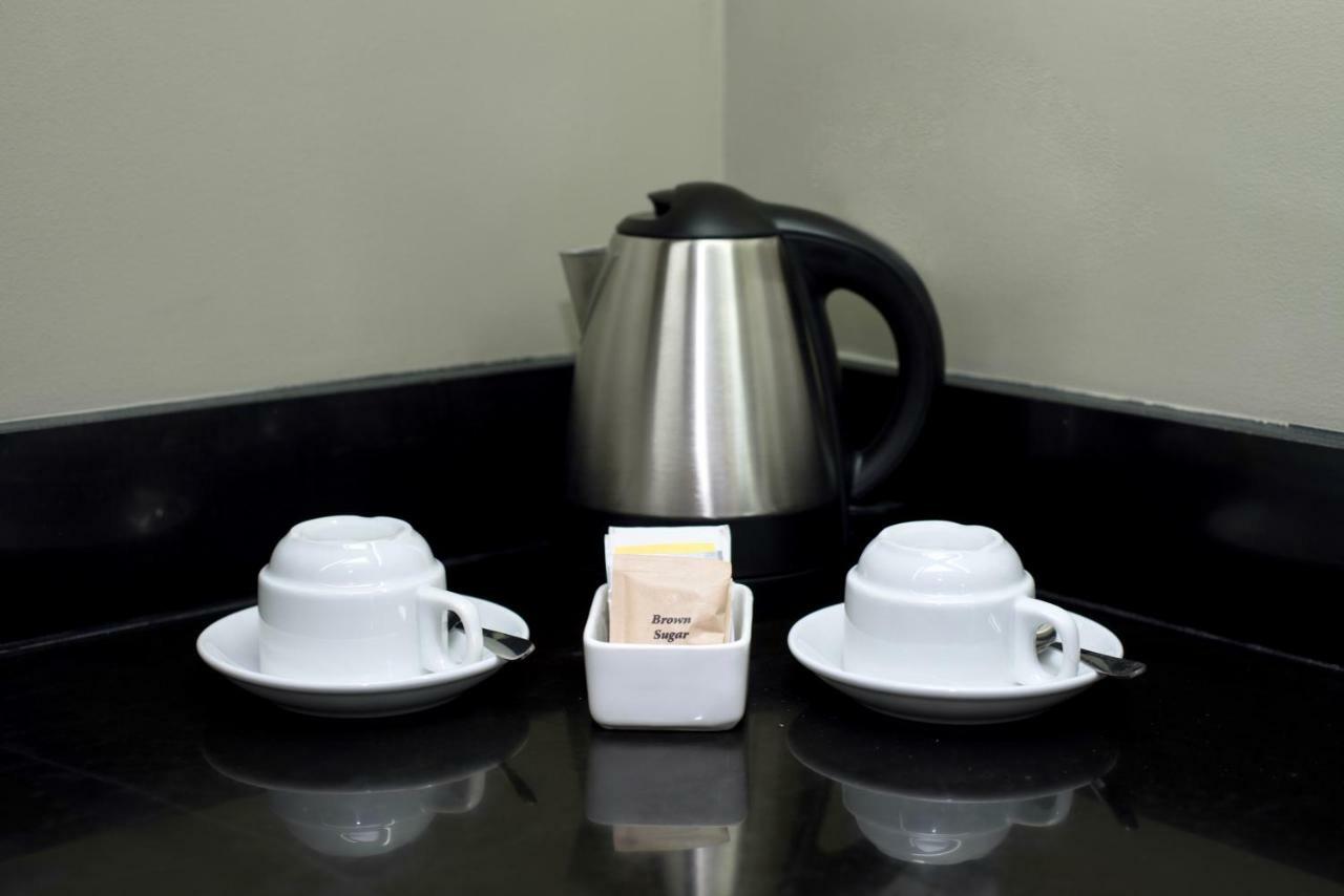 The Sphere Serviced Residences Managed By Hii Makati City Bagian luar foto