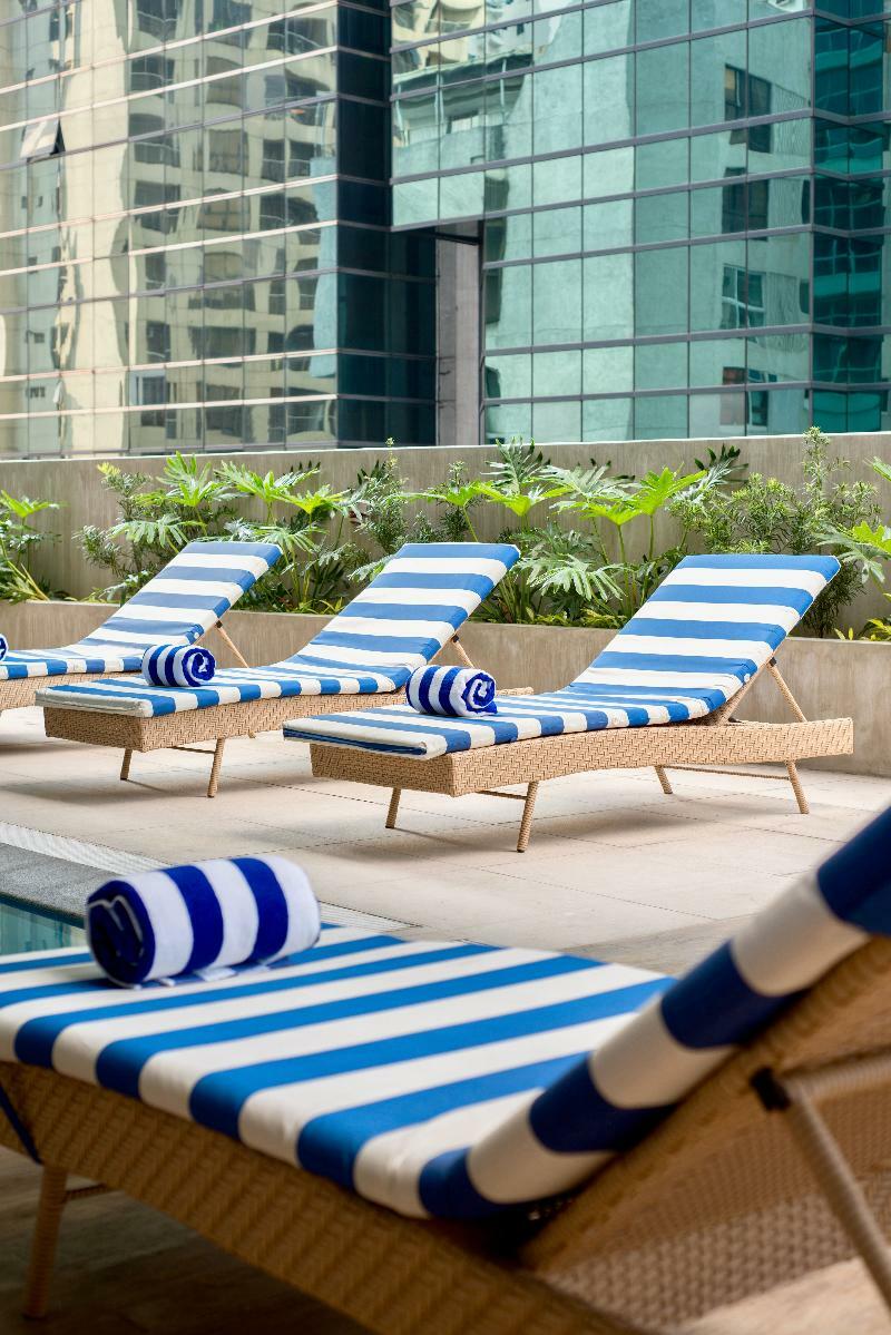 The Sphere Serviced Residences Managed By Hii Makati City Bagian luar foto