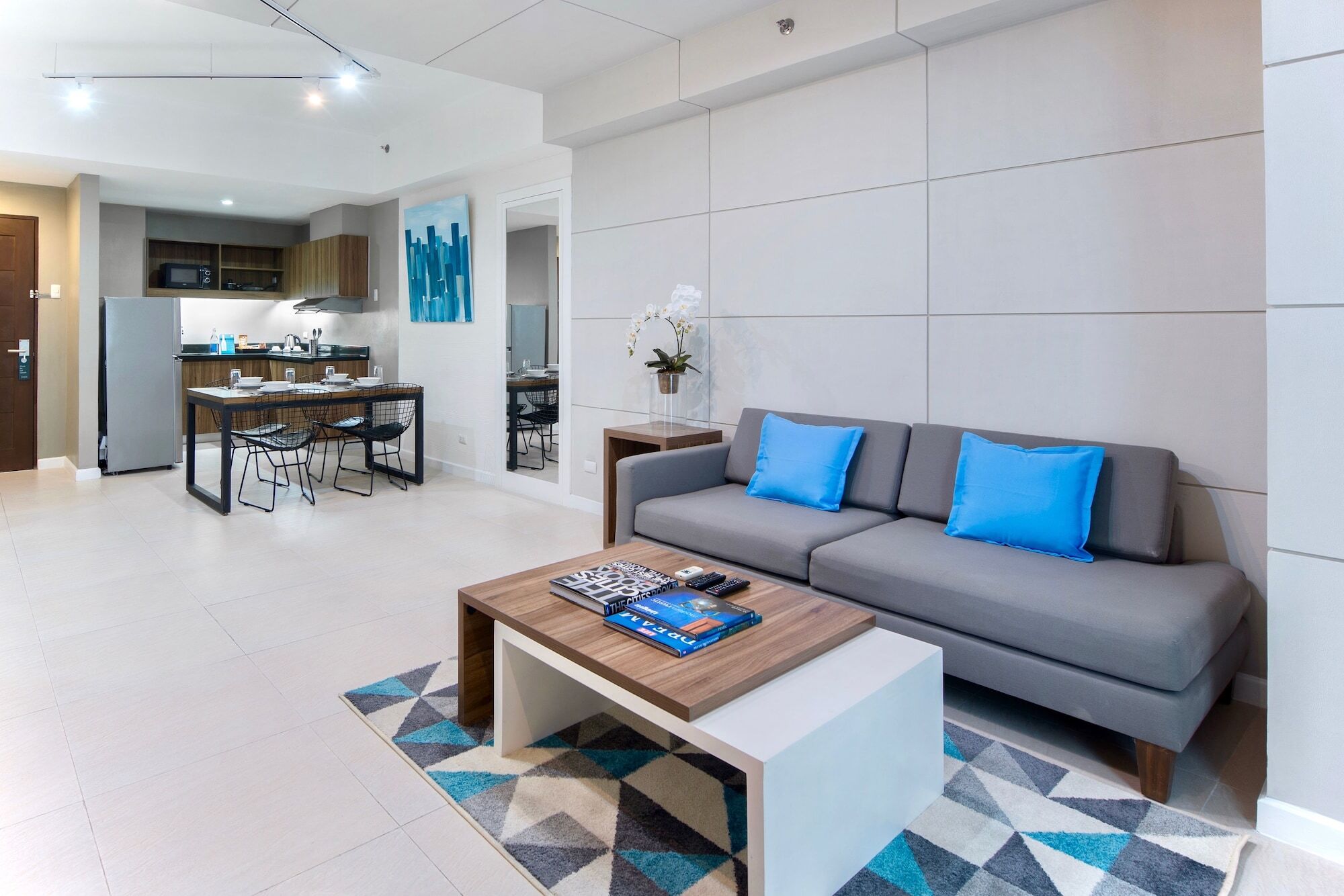 The Sphere Serviced Residences Managed By Hii Makati City Bagian luar foto