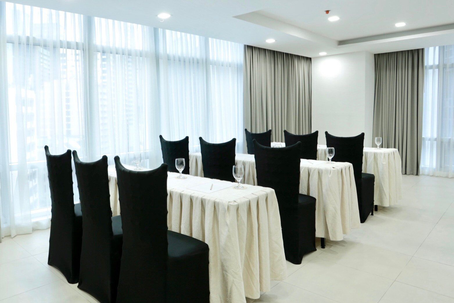 The Sphere Serviced Residences Managed By Hii Makati City Bagian luar foto
